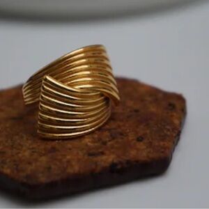 Elegant Gold-Toned Women's Ring